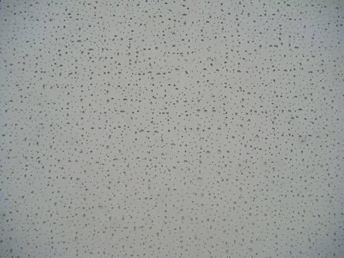600*600mm Revestimiento por aerosol Acústico de lana mineral Fibra de goteo de techos para decoración