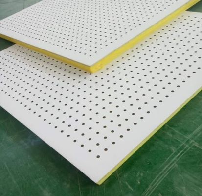 600*600mm o 600*1200mm Panel de techo de fibra de vidrio E1 respetuoso con el medio ambiente para materiales acústicos