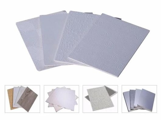 Película de laminado de PVC para techos de placas de yeso en relieve impermeable 900 kg/m3 sin patrón