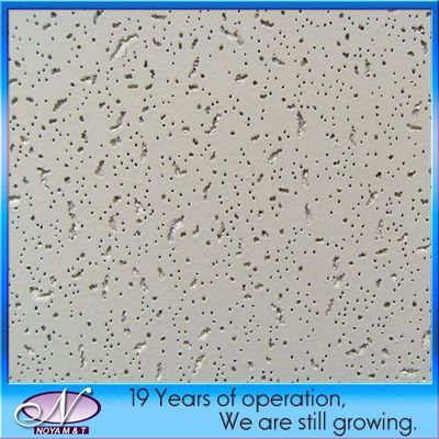 Tejas perforadas de lana mineral para decoración de oficinas y prestaciones acústicas