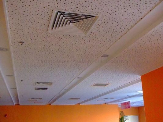 Tabla de yeso de absorción de sonido acústico blanco suspendido para techo personalizado