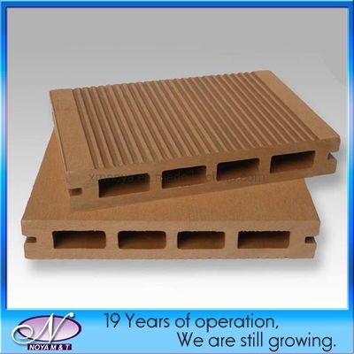 Modelo de grano de madera marrón Reciclado impermeable WPC piso de techo para el rendimiento