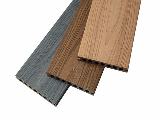 Recinto de madera de plástico compuesto WPC y pilar decorativo de pérgola Superficie marrón terminada