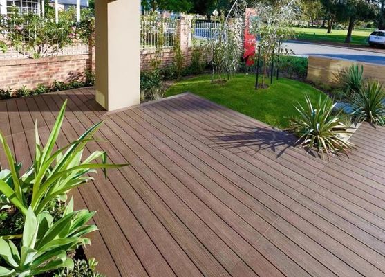 Tejas de cubierta de exterior de madera ecológica compuesta WPC con materiales de superficie rayados