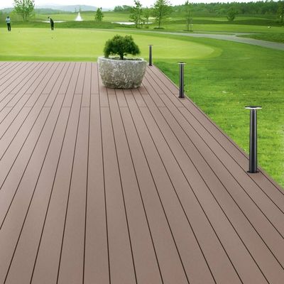Decking WPC de grano de madera de ingeniería personalizado para aplicaciones exteriores
