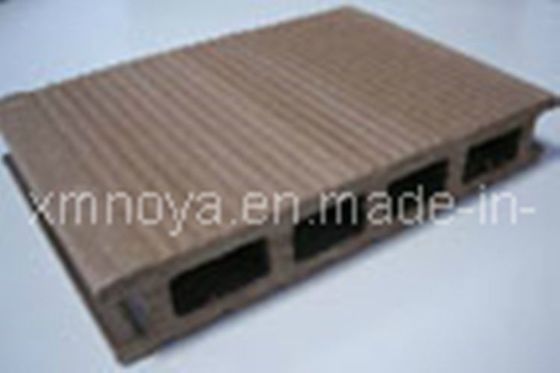 Decking WPC de grano de madera de ingeniería personalizado para aplicaciones exteriores