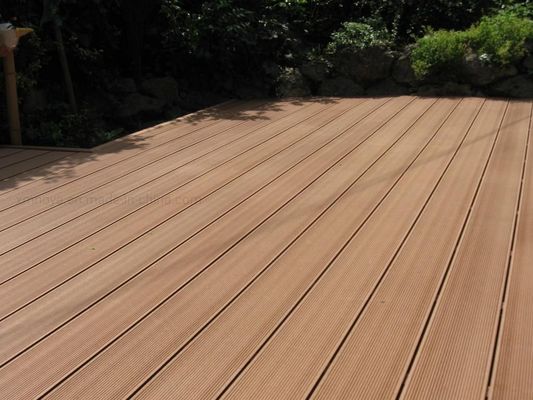Pintura de madera sintética de plástico compuesto/WPC para jardines al aire libre Shacman Sinotruk