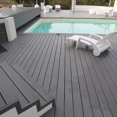Decking de WPC de ingeniería impermeable para deportes al aire libre y entornos recreativos