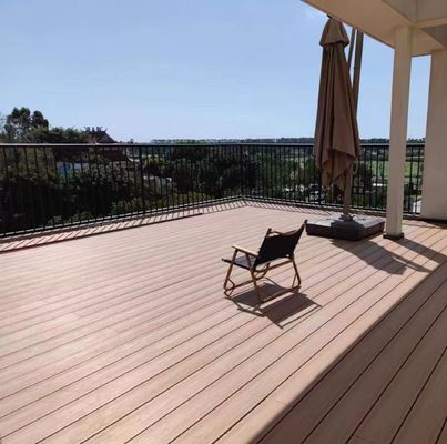 Patrón de ingeniería marrón WPC madera de plástico compuesto de suelo exterior para el exterior