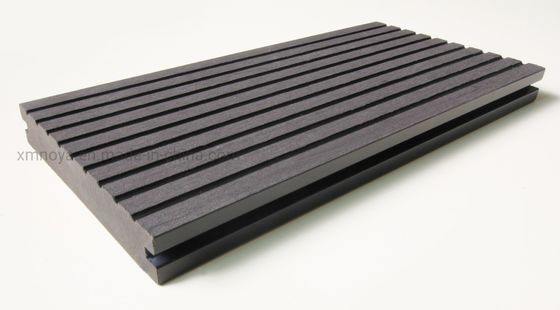 Piso de jardín exterior y cercas impermeable WPC Decking con neumáticos de sesgo