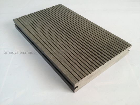 Piso de jardín exterior y cercas impermeable WPC Decking con neumáticos de sesgo