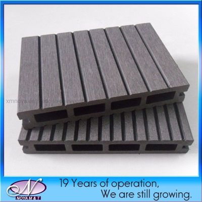 Piso de jardín exterior y cercas impermeable WPC Decking con neumáticos de sesgo