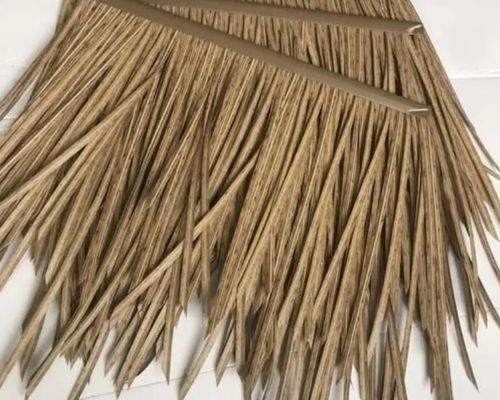 Techo de plástico a prueba de fuego de paja artificial personalizada para áreas exteriores resistentes al fuego