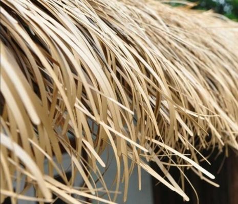 Solución para techos de hoteles Anti-UV Hojas de palma sintéticas Techo de paja con material de nylon