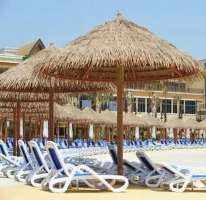 Tejas de paja tropical sintéticas impermeables al fuego personalizadas para cabañas de hotel HDPE Tiki