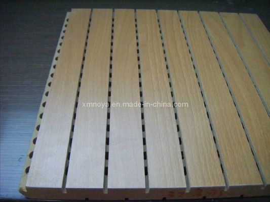 600*600 Rayas de diseño con ranuras Panel acústico de madera con textura de madera natural