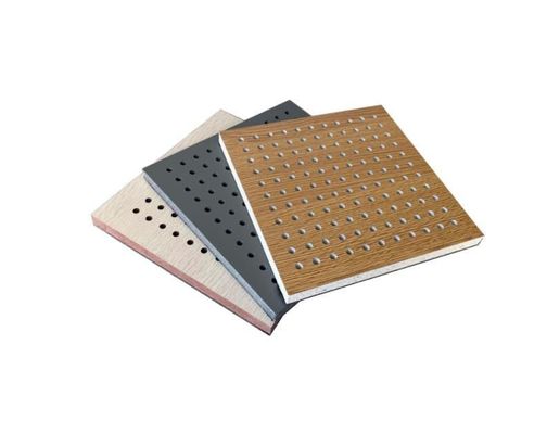 Paneles acústicos de madera perforados 600*600 Absorción de sonido Material decorativo de construcción
