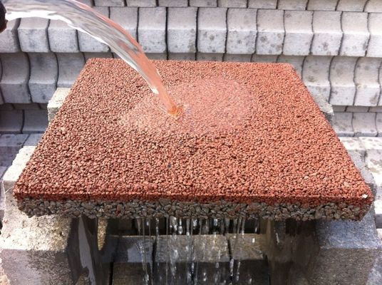 Rate de absorción de agua inferior al 6% Marrón Poroso Permeable de ladrillo de grava Pavimento de entrada