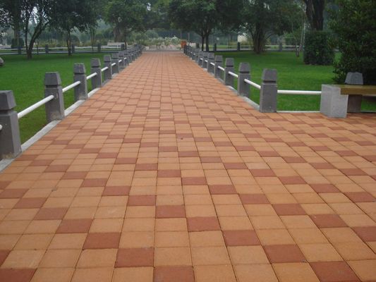 Rate de absorción de agua inferior al 6% Marrón Poroso Permeable de ladrillo de grava Pavimento de entrada