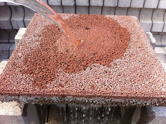 Bloques de piedra de la forma de la losa ladrillo permeable al agua para el camino de entrada y el camino rojo/amarillo en el diseño