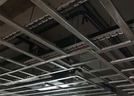 Plata de acero galvanizado de techo de borde interior con flexión en frío para venta en hoteles