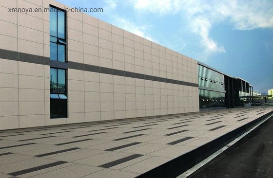 Los azulejos de cerámica gris para pavimentos de ladrillo grueso en forma de piedra para una sostenibilidad