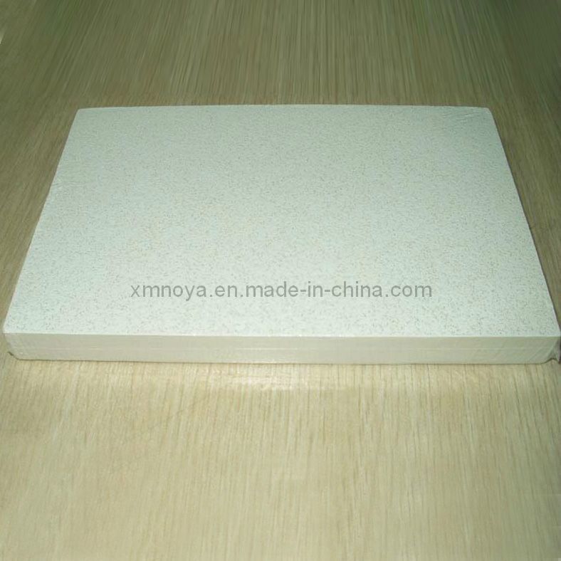 Tejas decorativas de fibra de vidrio para la instalación de la red T por Noya en materiales de construcción