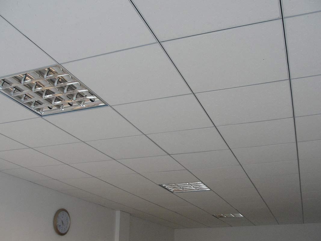 Tejas cuadradas con aislamiento térmico y absorción acústica del sonido